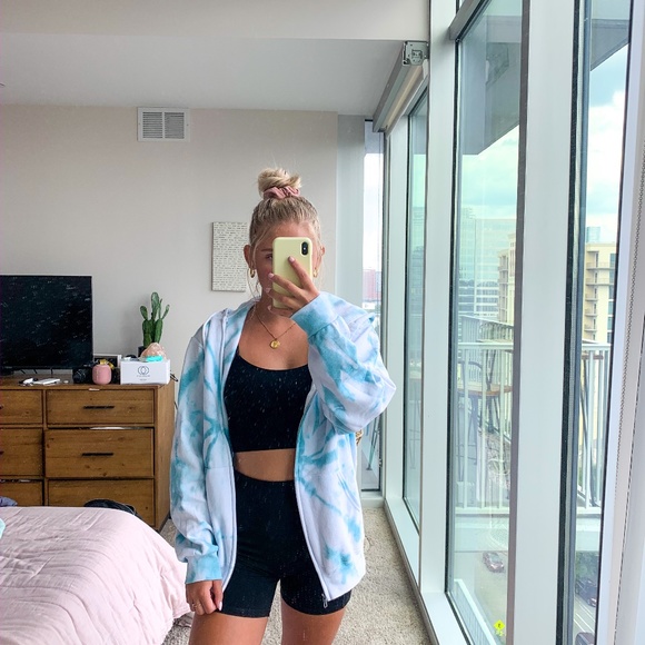 Blue spiral hand-dyed zip up hoodie - Picture 2 of 4